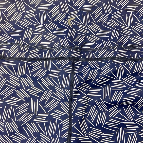 Zyia Light n Tight High Rise with Pockets Size 4 - Picture 2 of 3